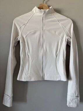 Lululemon Women’s Defined Crop Jacket Nulu in Bone Full Zip Long Sleeve Size 6